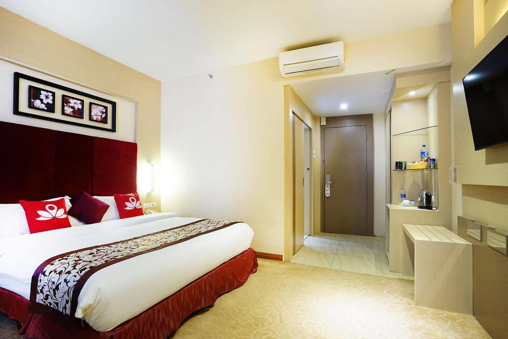 Zen Rooms Near Bcs Mall Penuin Batam Экстерьер фото